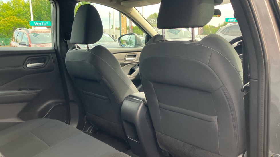 Nissan Qashqai 1.3 DiG-T MH 158 Acenta Premium 5dr Xtronic Petrol Hatchback - Image 34