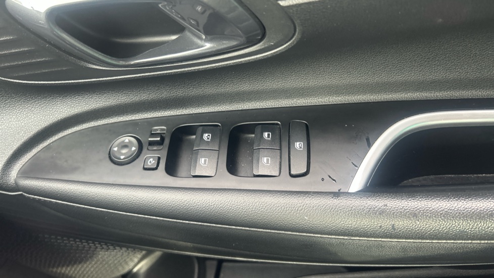 Hyundai BAYON 1.0 TGDi 48V MHEV Premium 5dr DCT Petrol Hatchback - Image 31