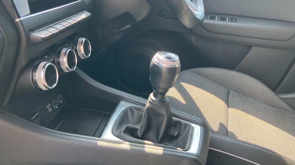 Renault Captur 1.0 TCE 100 S Edition 5dr Petrol Hatchback - Image 13