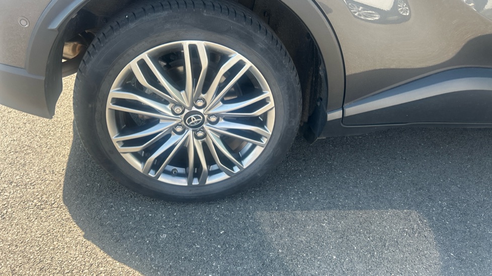 Toyota C-HR 1.8 Hybrid Excel 5dr CVT Hybrid Hatchback - Image 32