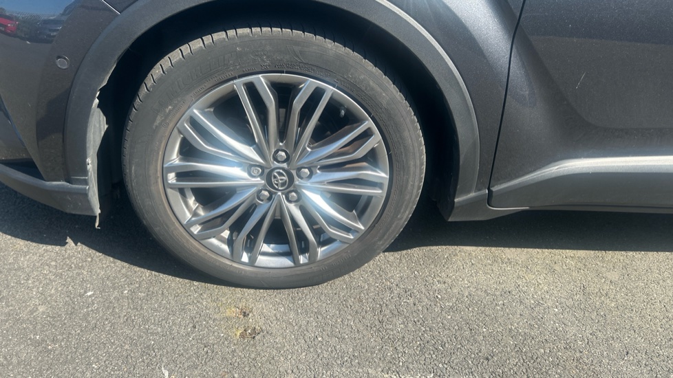 Toyota C-HR 1.8 Hybrid Excel 5dr CVT Hybrid Hatchback - Image 34