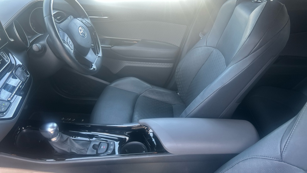 Toyota C-HR 1.8 Hybrid Excel 5dr CVT Hybrid Hatchback - Image 35