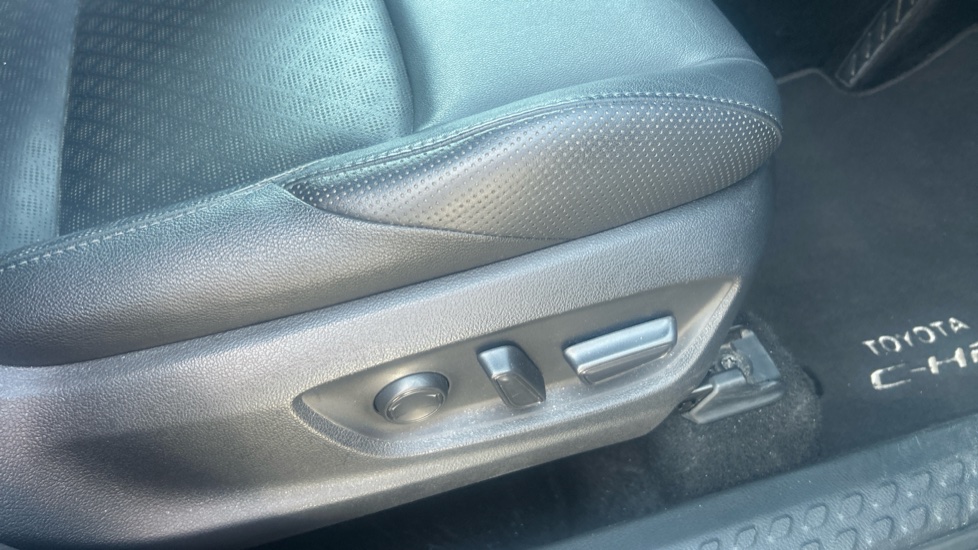 Toyota C-HR 1.8 Hybrid Excel 5dr CVT Hybrid Hatchback - Image 37