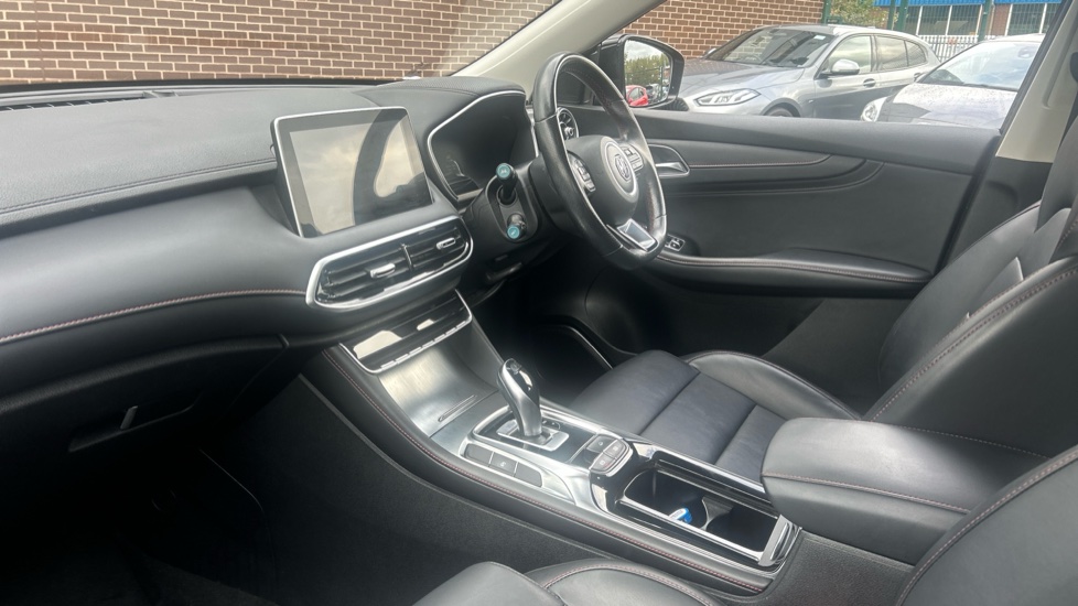MG HS 1.5 T-GDI SE 5dr DCT Petrol Hatchback - Image 9