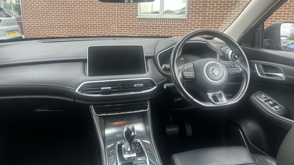 MG HS 1.5 T-GDI SE 5dr DCT Petrol Hatchback - Image 10