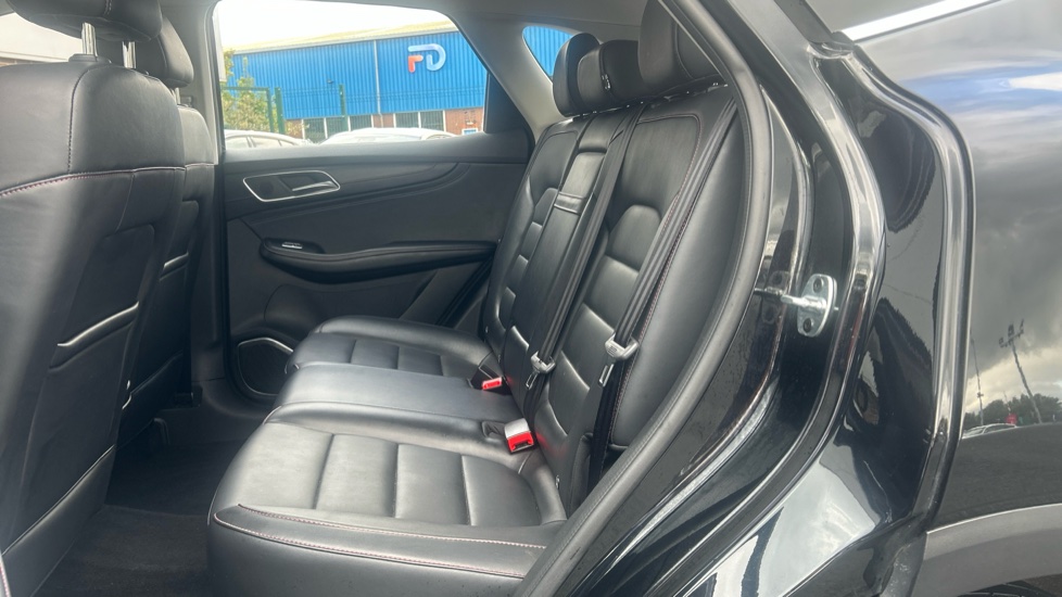 MG HS 1.5 T-GDI SE 5dr DCT Petrol Hatchback - Image 16