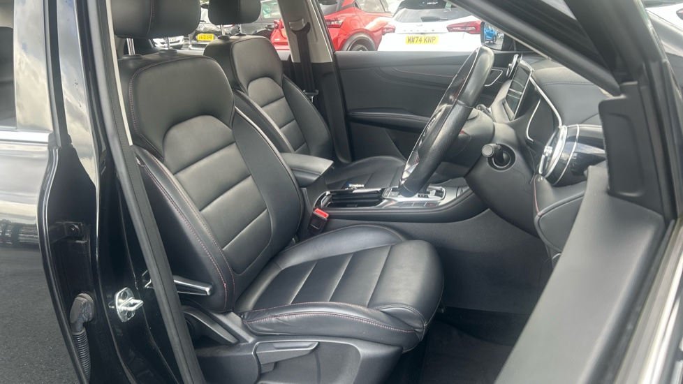 MG HS 1.5 T-GDI SE 5dr DCT Petrol Hatchback - Image 34