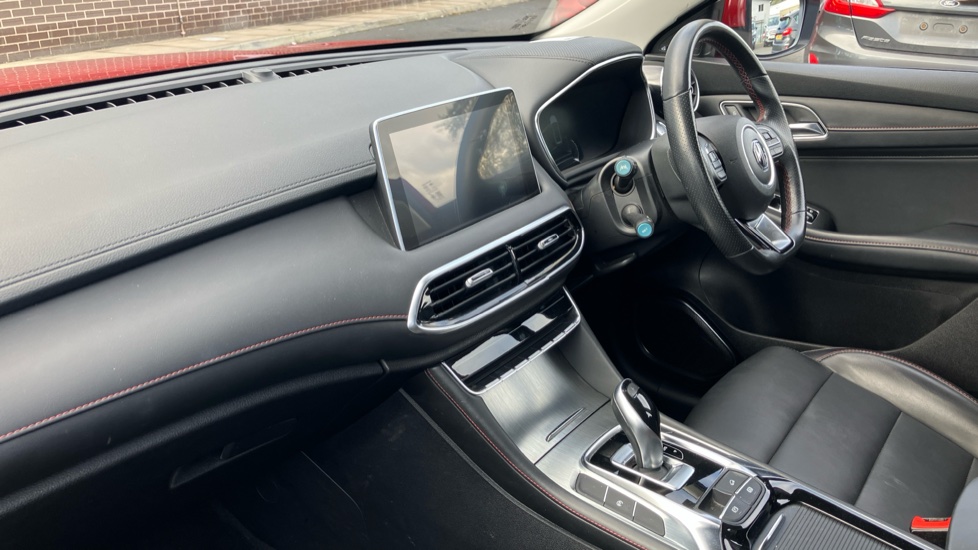 MG HS 1.5 T-GDI Excite 5dr DCT Petrol Hatchback - Image 9