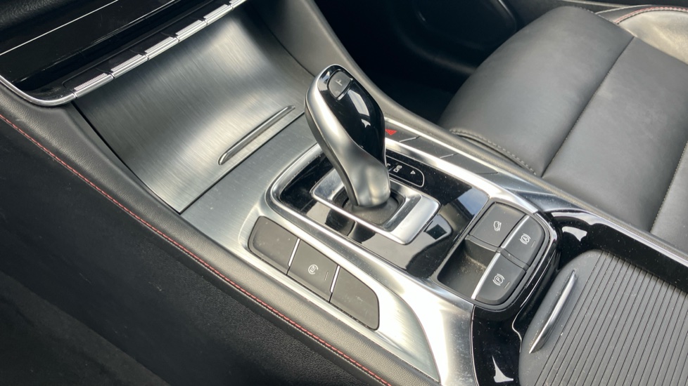 MG HS 1.5 T-GDI Excite 5dr DCT Petrol Hatchback - Image 13