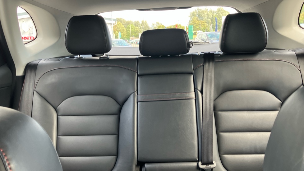 MG HS 1.5 T-GDI Excite 5dr DCT Petrol Hatchback - Image 15