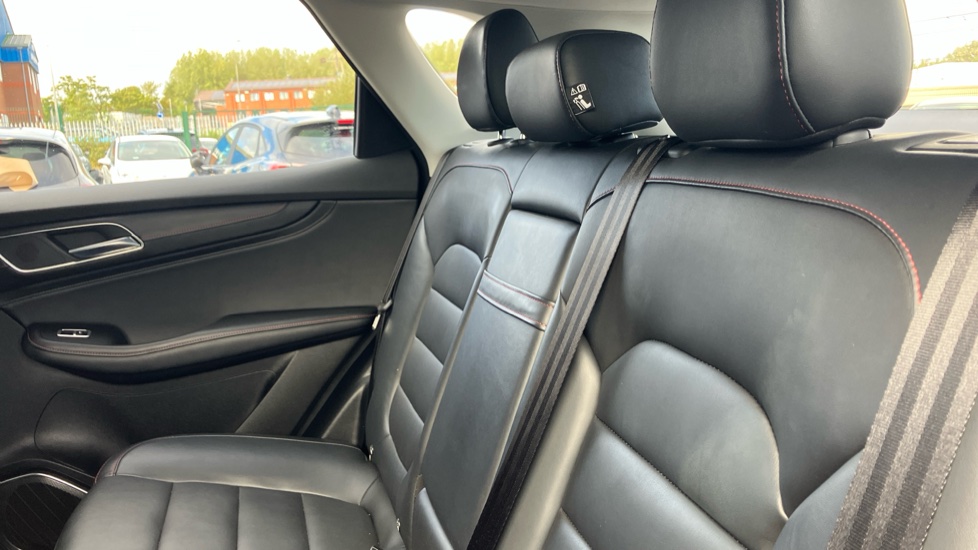 MG HS 1.5 T-GDI Excite 5dr DCT Petrol Hatchback - Image 16