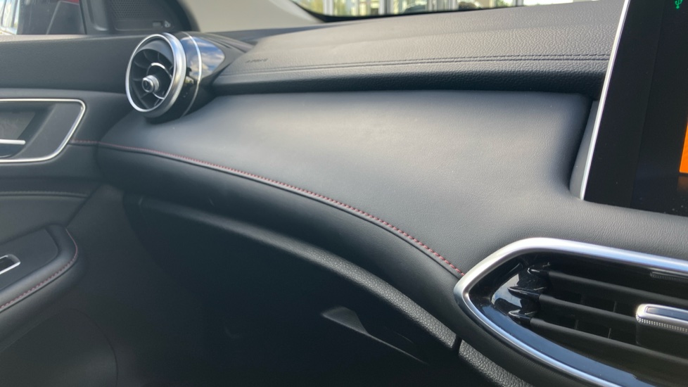 MG HS 1.5 T-GDI Excite 5dr DCT Petrol Hatchback - Image 24