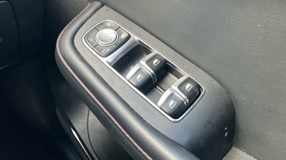 MG HS 1.5 T-GDI Excite 5dr DCT Petrol Hatchback - Image 32