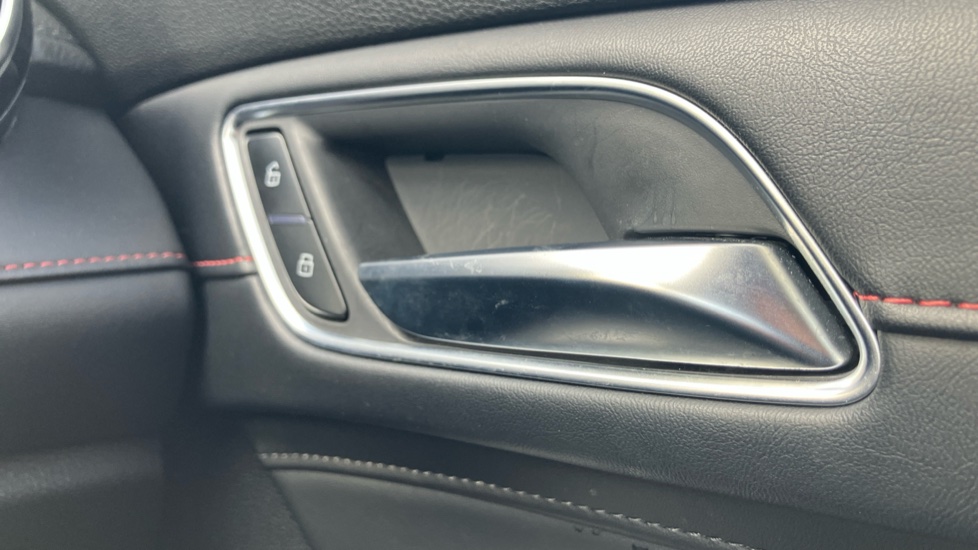 MG HS 1.5 T-GDI Excite 5dr DCT Petrol Hatchback - Image 33