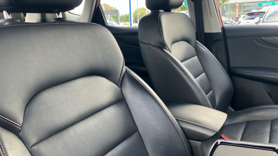 MG HS 1.5 T-GDI Excite 5dr DCT Petrol Hatchback - Image 34