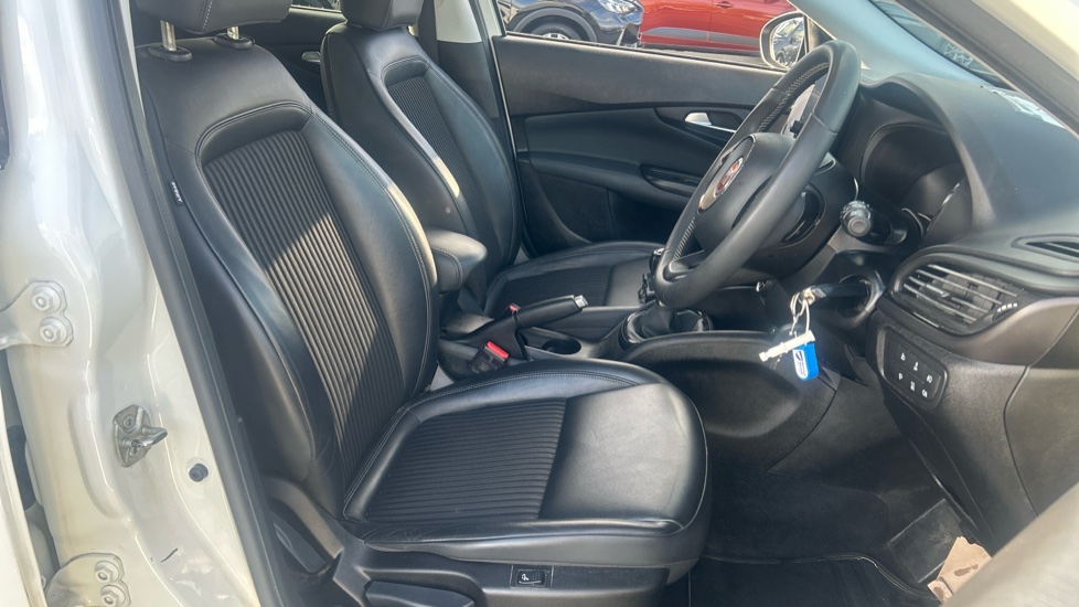 Fiat Tipo 1.4 S Design More 5dr Petrol Hatchback - Image 37