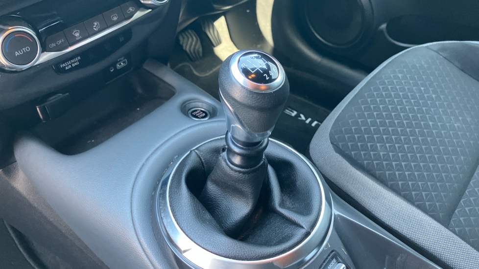 Nissan Juke 1.0 DiG-T 114 N-Connecta 5dr Petrol Hatchback - Image 13