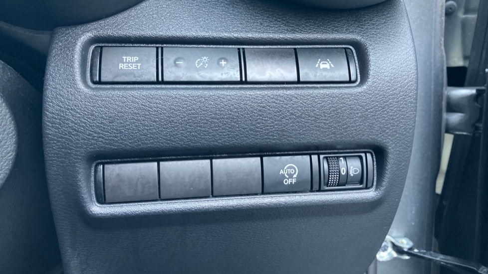 Nissan Juke 1.0 DiG-T 114 N-Connecta 5dr Petrol Hatchback - Image 23