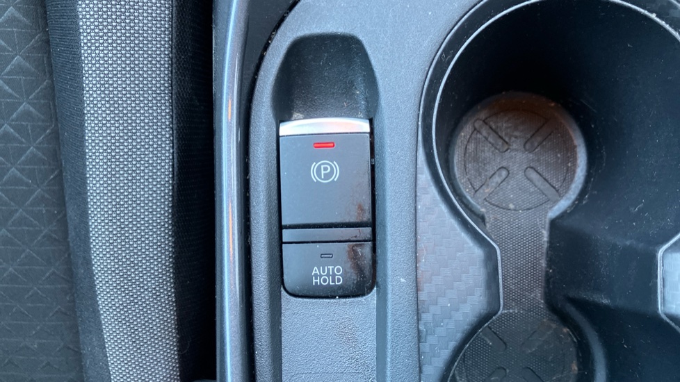 Nissan Juke 1.0 DiG-T 114 N-Connecta 5dr Petrol Hatchback - Image 25