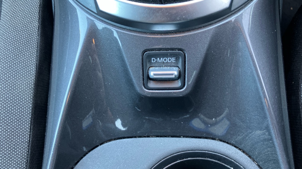 Nissan Juke 1.0 DiG-T 114 N-Connecta 5dr Petrol Hatchback - Image 26