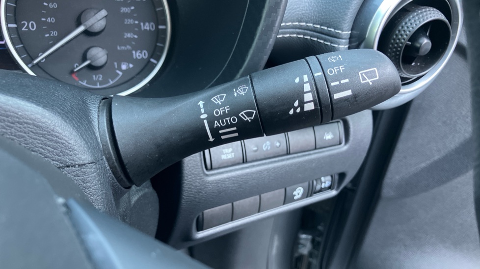 Nissan Juke 1.0 DiG-T 114 N-Connecta 5dr Petrol Hatchback - Image 30