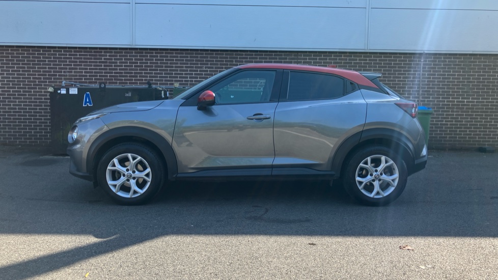 Nissan Juke 1.0 DiG-T 114 N-Connecta 5dr Petrol Hatchback - Image 36