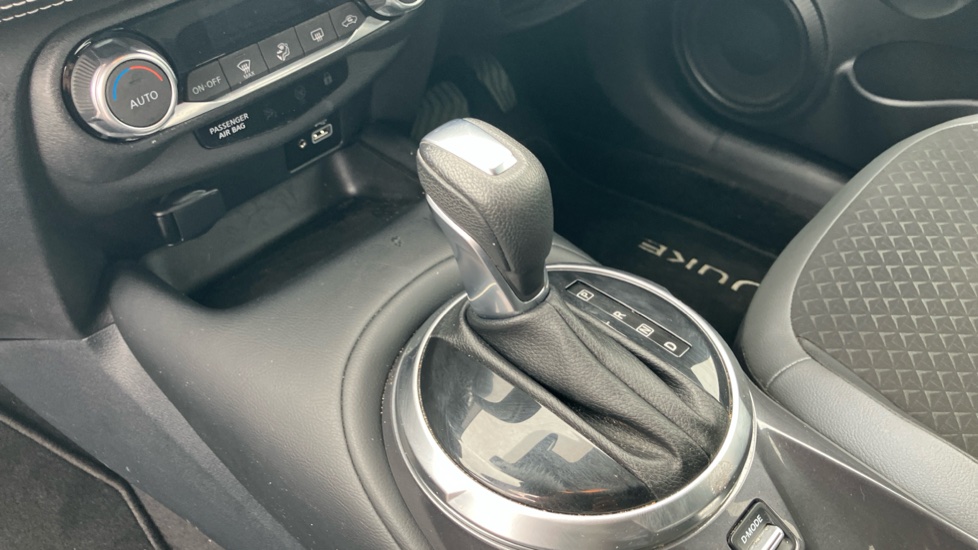 Nissan Juke 1.0 DiG-T 114 N-Connecta 5dr DCT Petrol Hatchback - Image 13