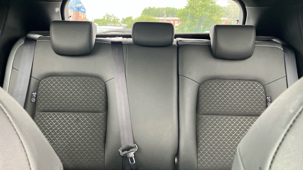 Nissan Juke 1.0 DiG-T 114 N-Connecta 5dr DCT Petrol Hatchback - Image 15