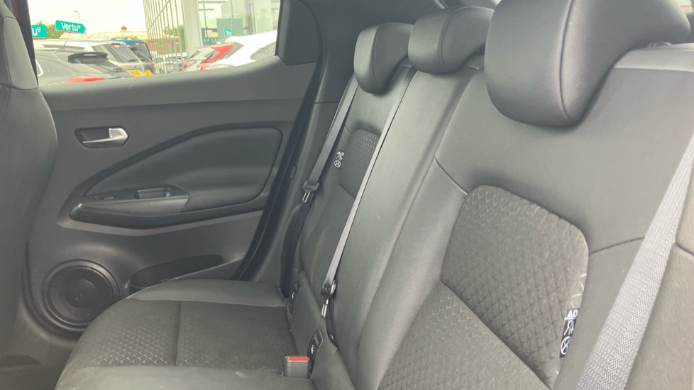 Nissan Juke 1.0 DiG-T 114 N-Connecta 5dr DCT Petrol Hatchback - Image 16