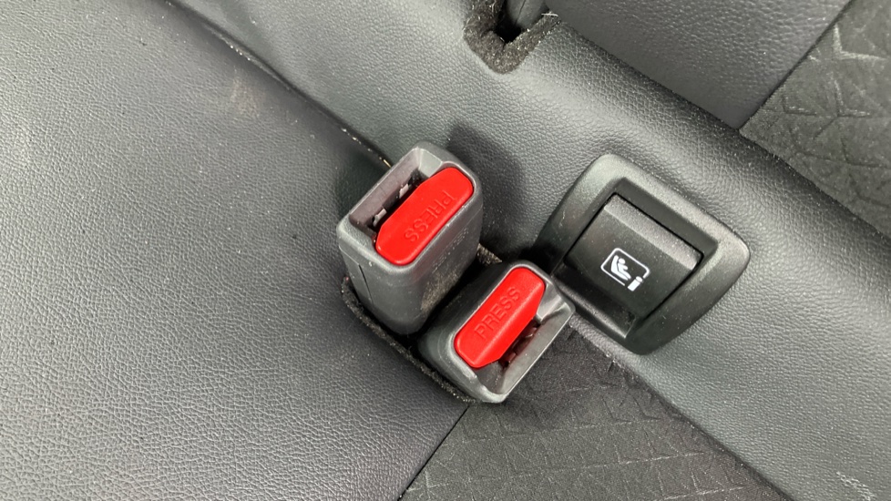 Nissan Juke 1.0 DiG-T 114 N-Connecta 5dr DCT Petrol Hatchback - Image 17