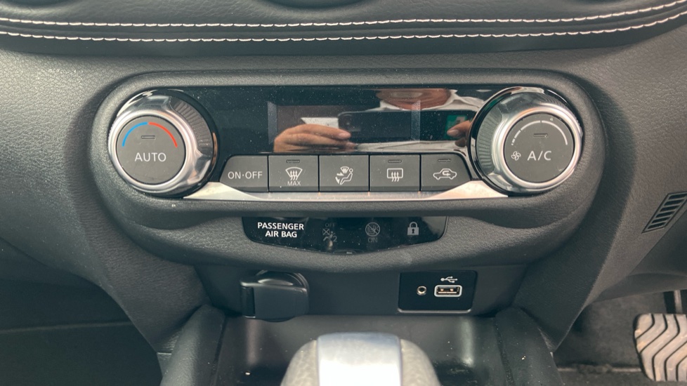 Nissan Juke 1.0 DiG-T 114 N-Connecta 5dr DCT Petrol Hatchback - Image 26