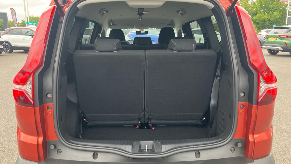 Dacia Jogger 1.0 TCe Extreme SE 5dr Petrol Estate - Image 4