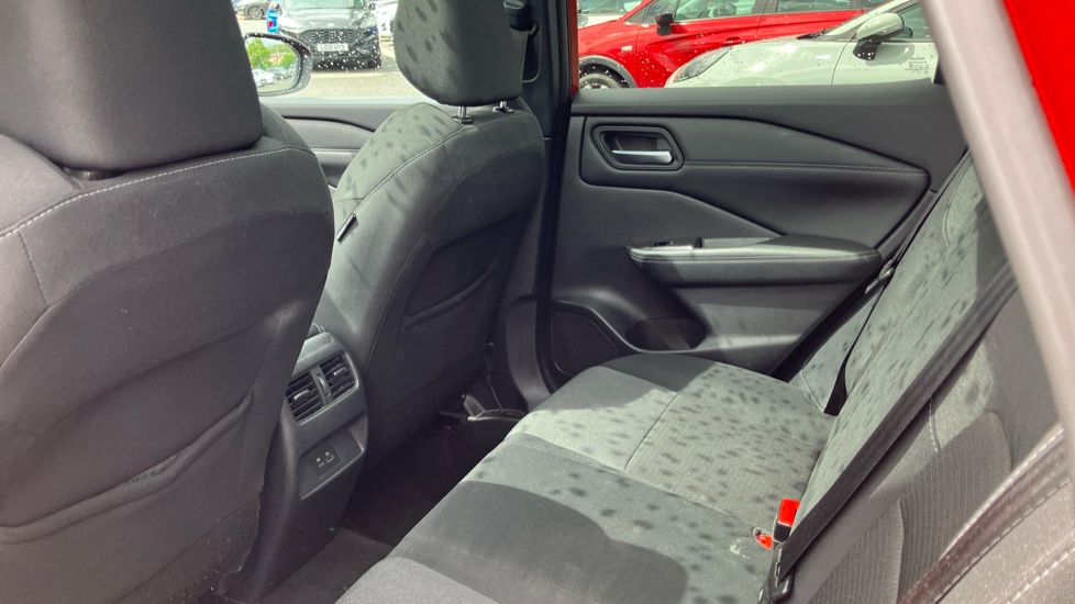 Nissan Qashqai 1.3 DiG-T MH 158 N-Connecta 5dr Xtronic Petrol Hatchback - Image 16