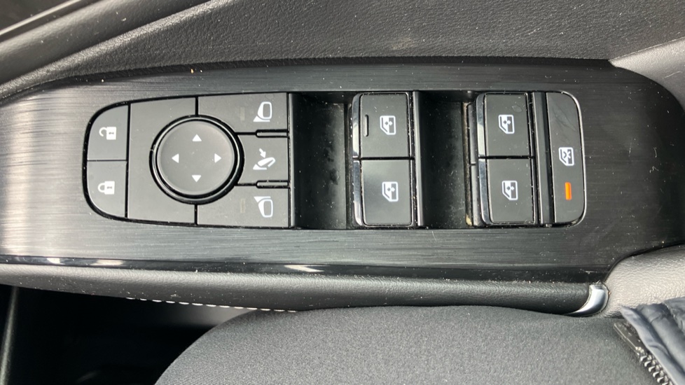 Nissan Qashqai 1.3 DiG-T MH 158 N-Connecta 5dr Xtronic Petrol Hatchback - Image 27