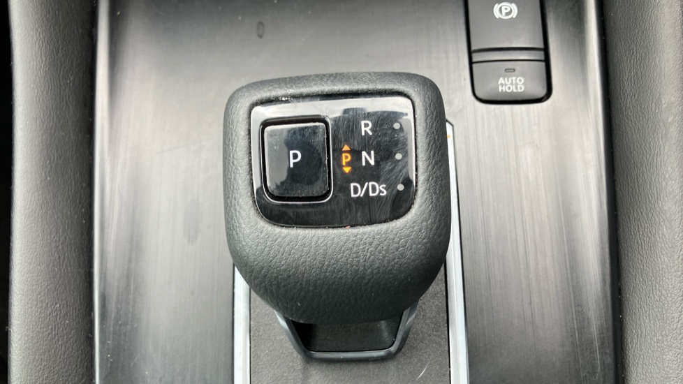Nissan Qashqai 1.3 DiG-T MH 158 N-Connecta 5dr Xtronic Petrol Hatchback - Image 28