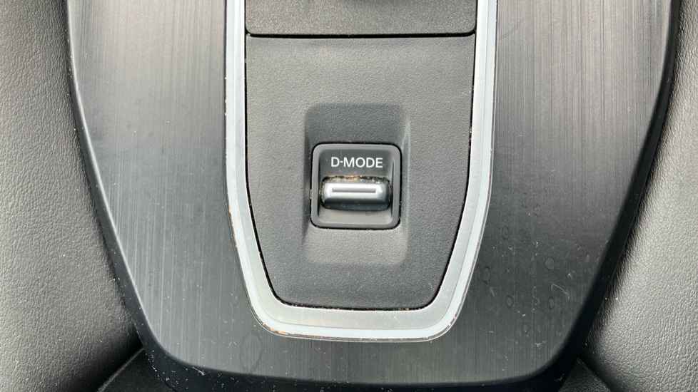 Nissan Qashqai 1.3 DiG-T MH 158 N-Connecta 5dr Xtronic Petrol Hatchback - Image 29