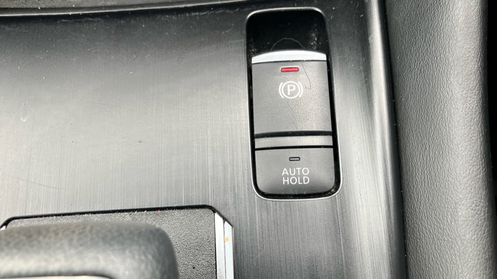 Nissan Qashqai 1.3 DiG-T MH 158 N-Connecta 5dr Xtronic Petrol Hatchback - Image 30