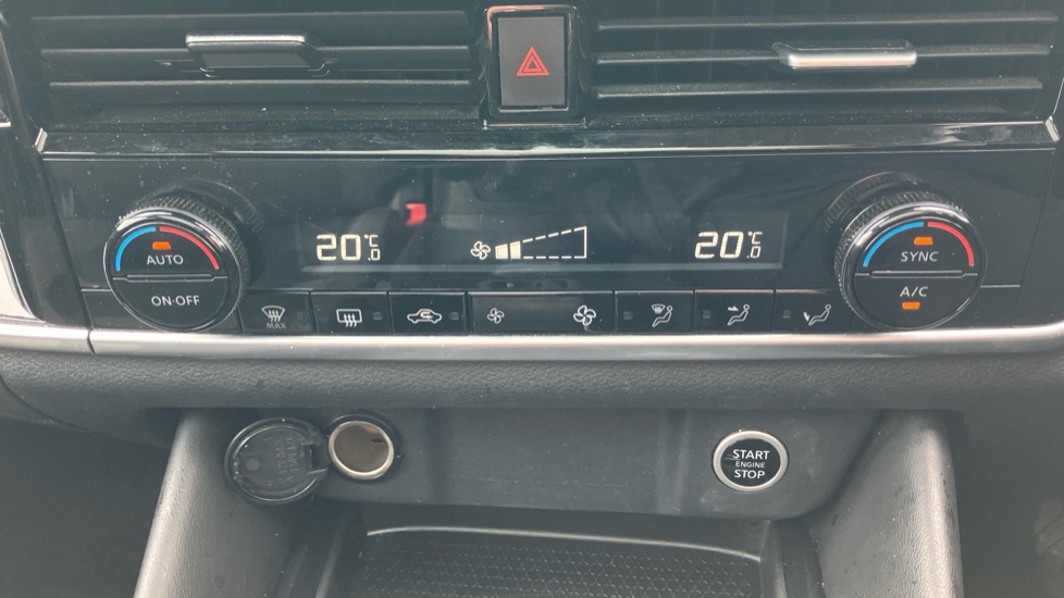 Nissan Qashqai 1.3 DiG-T MH 158 N-Connecta 5dr Xtronic Petrol Hatchback - Image 32