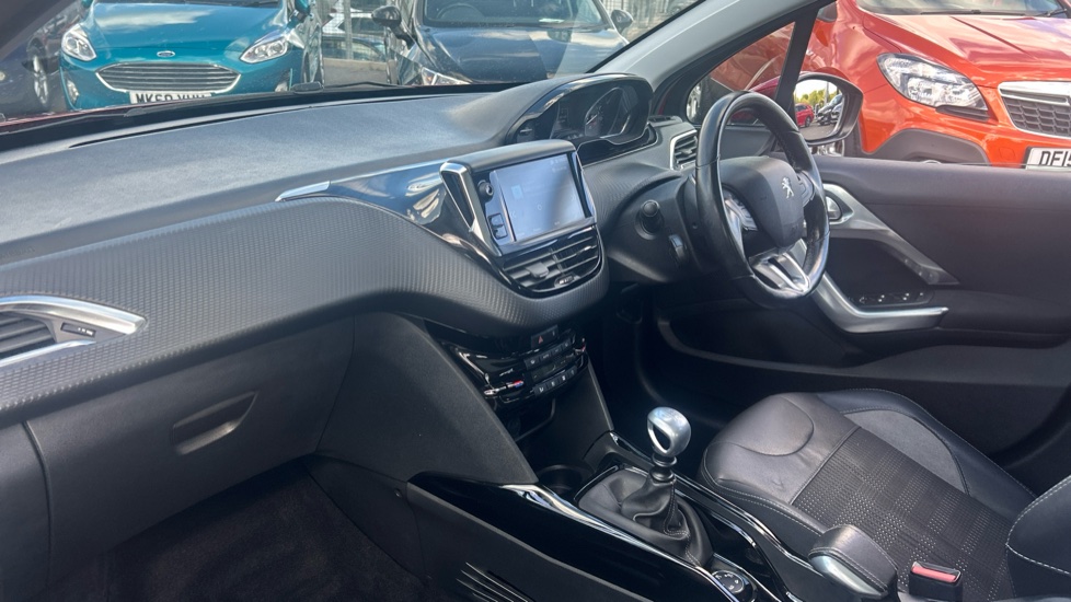 Peugeot 2008 1.2 PureTech 110 Allure Premium 5dr Petrol Estate - Image 9