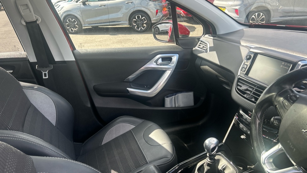 Peugeot 2008 1.2 PureTech 110 Allure Premium 5dr Petrol Estate - Image 14
