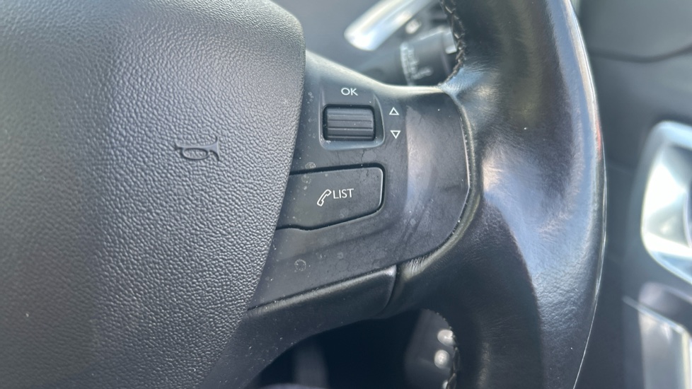 Peugeot 2008 1.2 PureTech 110 Allure Premium 5dr Petrol Estate - Image 25