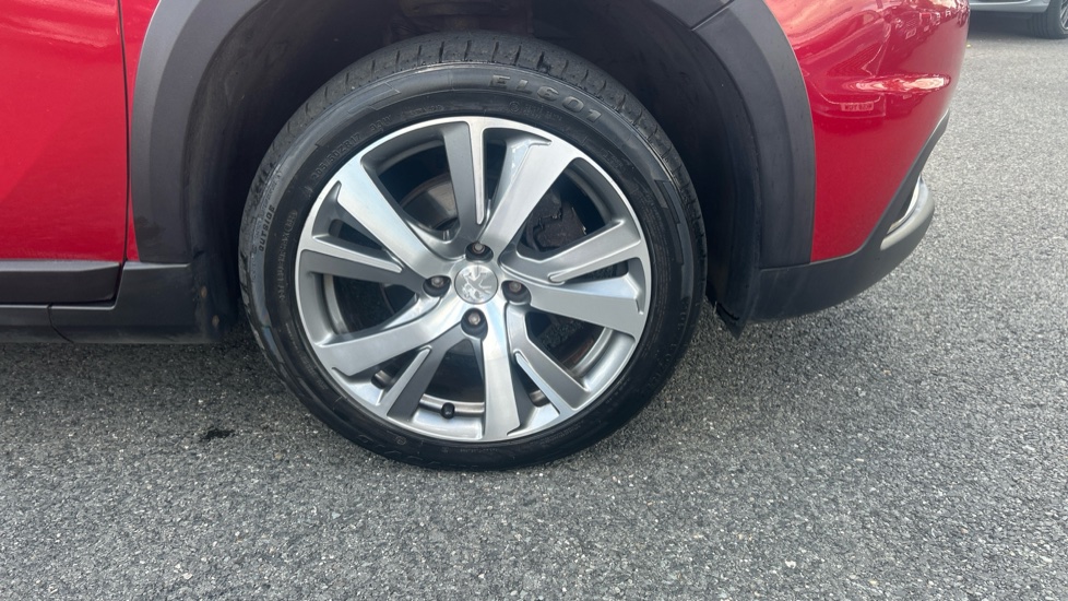Peugeot 2008 1.2 PureTech 110 Allure Premium 5dr Petrol Estate - Image 29