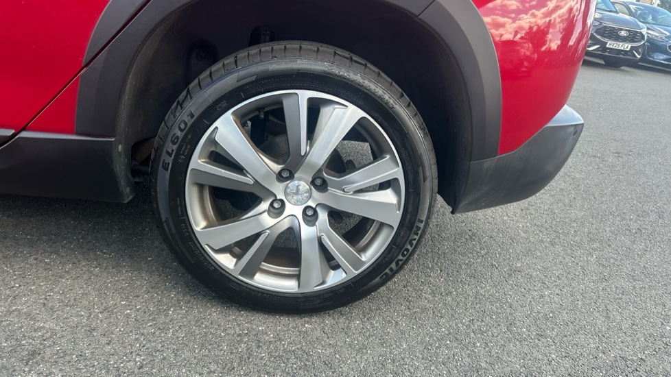 Peugeot 2008 1.2 PureTech 110 Allure Premium 5dr Petrol Estate - Image 31