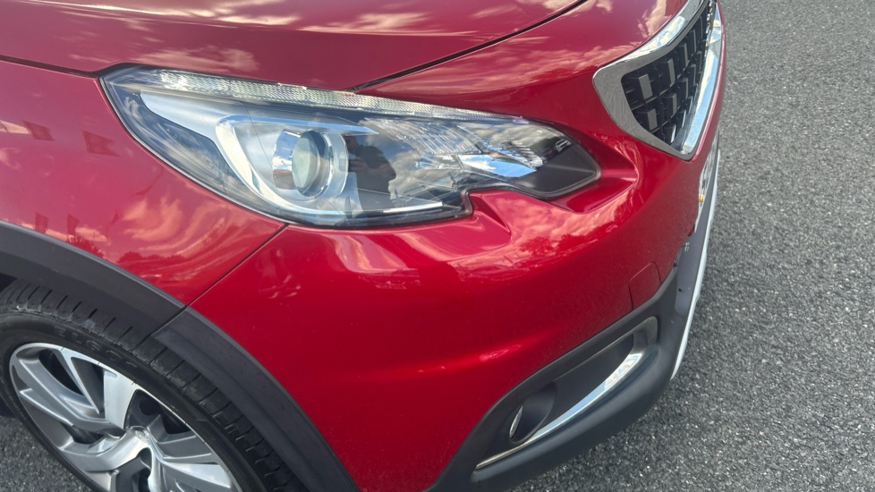 Peugeot 2008 1.2 PureTech 110 Allure Premium 5dr Petrol Estate - Image 33