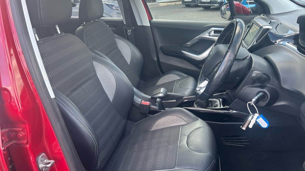 Peugeot 2008 1.2 PureTech 110 Allure Premium 5dr Petrol Estate - Image 34