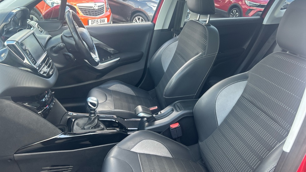 Peugeot 2008 1.2 PureTech 110 Allure Premium 5dr Petrol Estate - Image 35