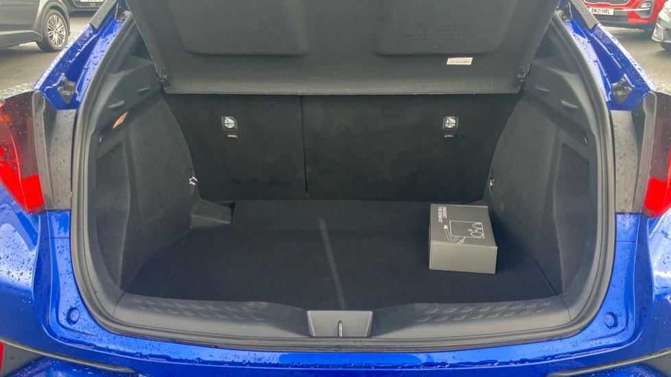Toyota C-HR 1.8 Hybrid Dynamic 5dr CVT Hybrid Hatchback - Image 4