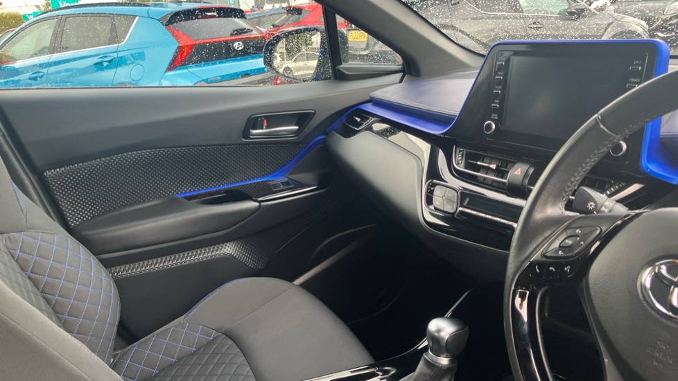 Toyota C-HR 1.8 Hybrid Dynamic 5dr CVT Hybrid Hatchback - Image 14