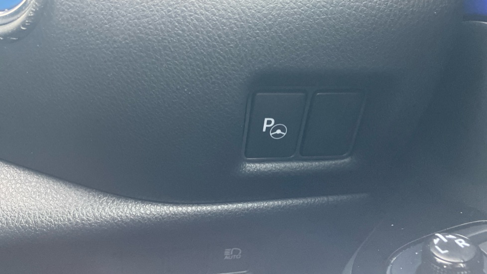 Toyota C-HR 1.8 Hybrid Dynamic 5dr CVT Hybrid Hatchback - Image 24