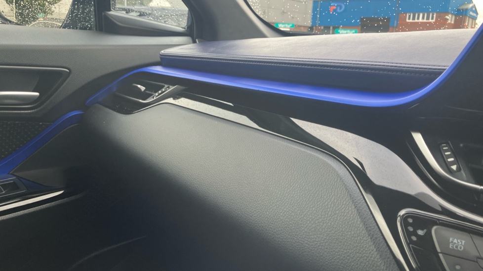 Toyota C-HR 1.8 Hybrid Dynamic 5dr CVT Hybrid Hatchback - Image 25